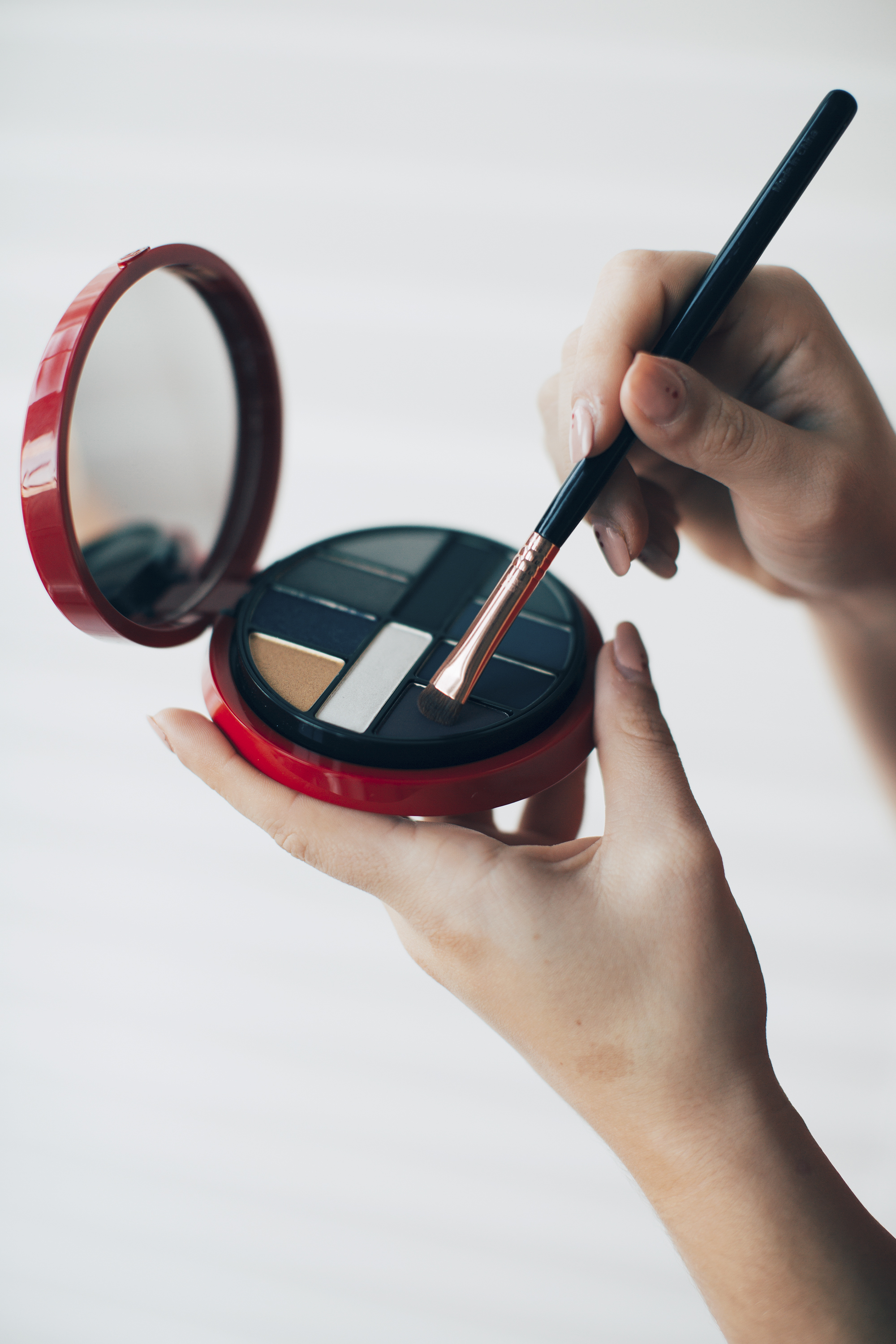 FINAL-suzie-hello-october-armani-beauty-december-2017-25 FINAL-suzie-hello-october-armani-beauty-december-2017-25